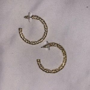⭐️Kendra Scott medium Maggie Hoops⭐️